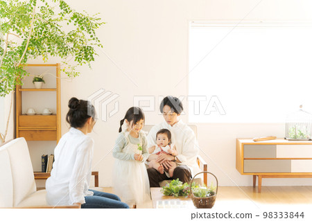 Happy family 98333844