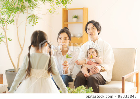 Happy family Happy family 98333845