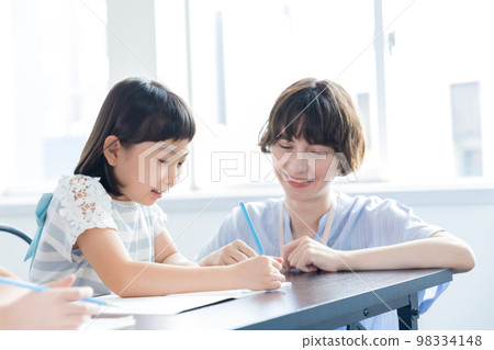 Education Children taking lessons in an English conversation class 98334148