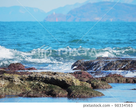 日本海。海浪拍打岩石 3 98334563