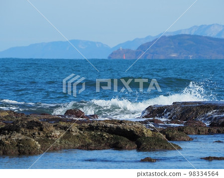 日本海。海浪拍打岩石 4 98334564