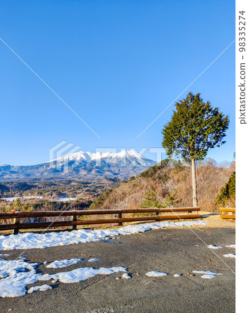 冬天從九藏嶺看到的御嶽山 冬天從九藏嶺看到的御嶽山 98335274