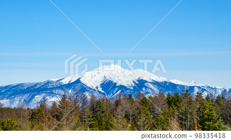 從開田高原看到的冬天的乘鞍山 從開田高原看到的冬天的乘鞍山 98335418