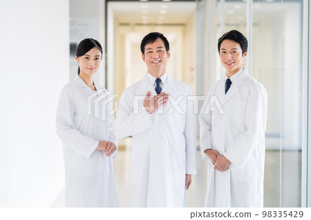 Staff of white coat 98335429
