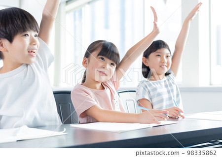教育 孩子們上課 98335862