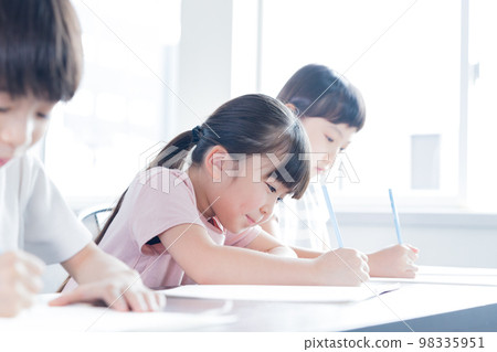 教育 孩子們上課 教育 孩子們上課 98335951