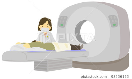 接受CT檢查的患者和放射科醫生 98336133