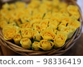 Bouquet of roses 98336419