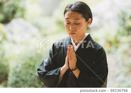 pressing one's hands together in prayer, please or with respect in buddhist correspondence, kimono 98336766