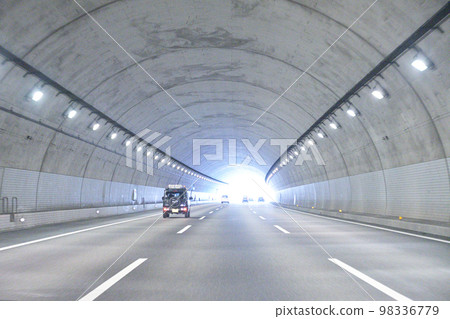 可以看到東名高速出口 98336779