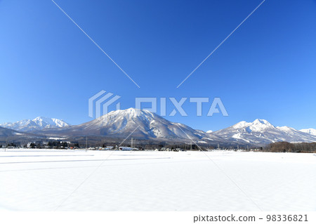 眺望高妻山、黑姬山、妙高山（長野縣信濃町）[2023年1月] 98336821