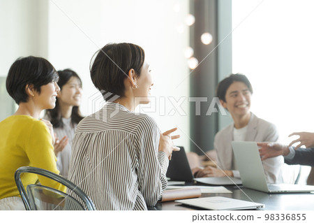 people having a meeting in the office people having a meeting in the office 98336855