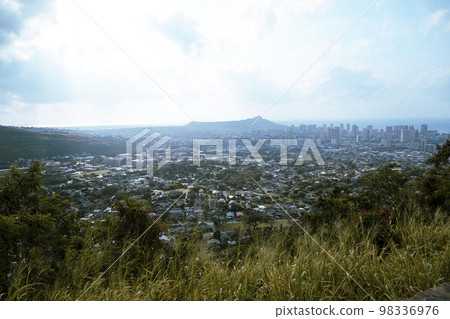 夏威夷城市天際線和鑽石頭 98336976