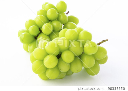 Shine Muscat white background 98337350