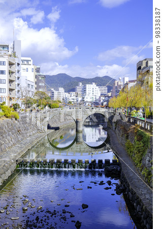 Meganebashi, a popular tourist spot in Nagasaki 98338187