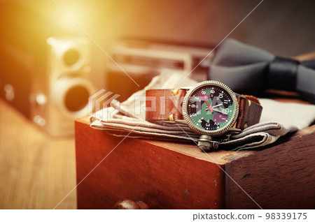 old military style of men wristwatch 98339175