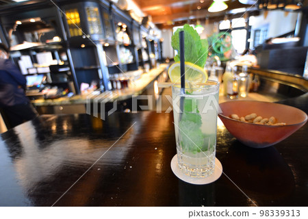Raffles Hotel Long Bar Refreshing Cocktail Mojito Raffles Hotel Long Bar Refreshing Cocktail Mojito 98339313