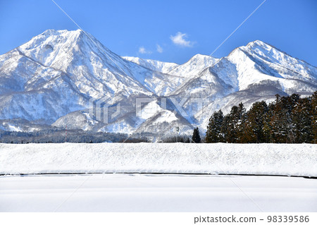 妙高山、關溫泉/關溫泉滑雪場和富士山的景色 98339586