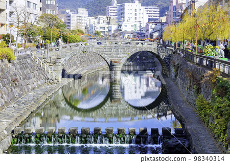 Meganebashi, a popular tourist spot in Nagasaki 98340314