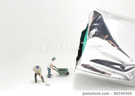 mini of figure with aluminum metal bag package mini of figure with aluminum metal bag package 98340509