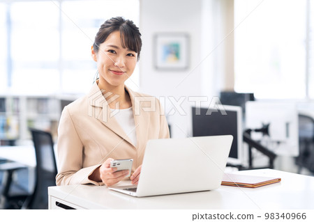 女商業女商人辦公室新員工 98340966