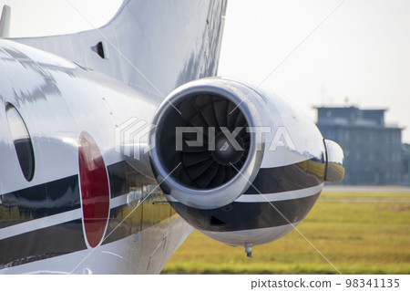 航空自衛隊T-400基礎訓練機左後方發動機 98341135