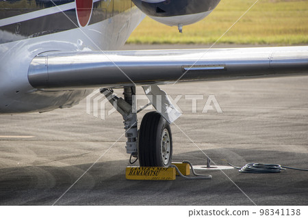 航空自衛隊T-400基本飛行訓練機的輪子 98341138