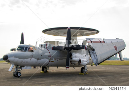 Photo taken from the left front of the parked Air Self-Defense Force early warning aircraft E-2C Photo taken from the left front of the parked Air Self-Defense Force early warning aircraft E-2C 98341354