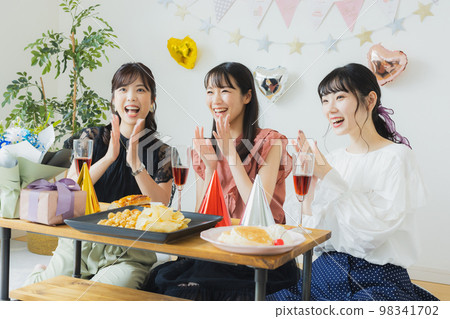 女生聚會圖片 98341702