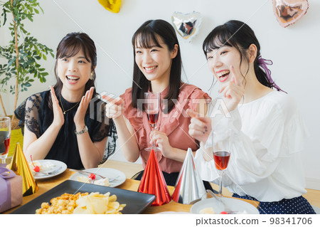 女生聚會圖片 98341706