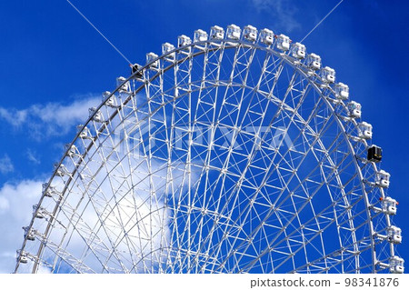 Ferris wheel  98341876