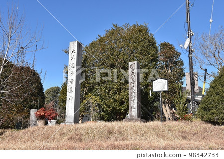 Kishimojin紀念碑和明治天皇住所的路標 98342733