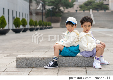Child Lifestyle Parenting Education Culture 98343211