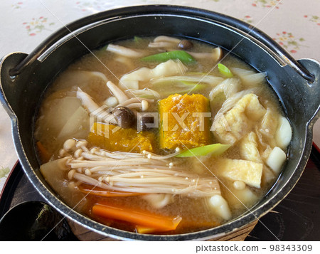 Local cuisine of Yamanashi 98343309