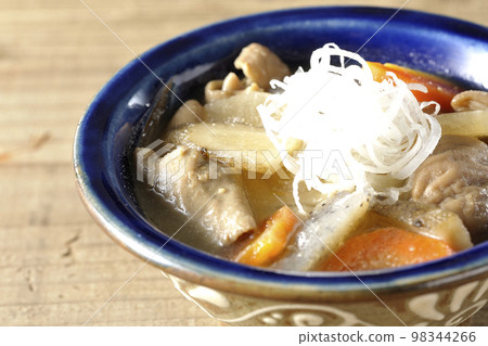 Stewed pork offal with carrots, konnyaku, burdock and radish Stewed pork offal with carrots, konnyaku, burdock and radish 98344266