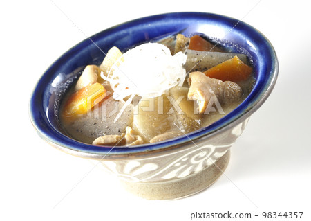 Stewed pork offal with carrot, konnyaku, burdock and radish shot on white background Stewed pork offal with carrot, konnyaku, burdock and radish shot on white background 98344357