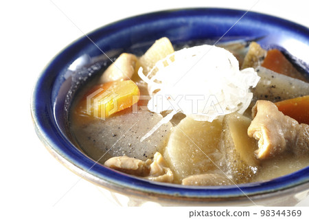 Stewed pork offal with carrot, konnyaku, burdock and radish shot on white background Stewed pork offal with carrot, konnyaku, burdock and radish shot on white background 98344369