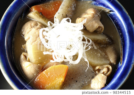 A bird's-eye view of stewed pork with carrots, konnyaku, burdock, and radish on a black background A bird's-eye view of stewed pork with carrots, konnyaku, burdock, and radish on a black background 98344515