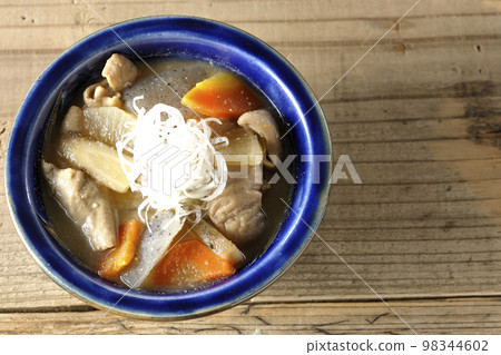A bird's-eye view of stewed pork with carrots, konjac, burdock, and radish A bird's-eye view of stewed pork with carrots, konjac, burdock, and radish 98344602