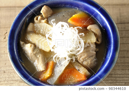 A bird's-eye view of stewed pork with carrots, konjac, burdock, and radish A bird's-eye view of stewed pork with carrots, konjac, burdock, and radish 98344610