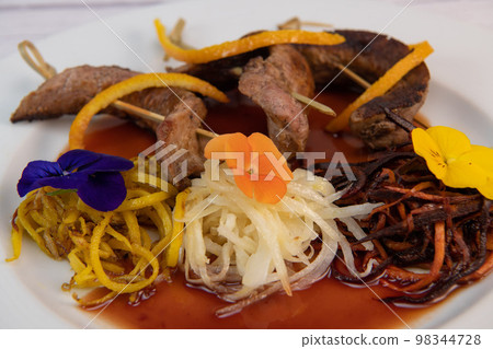 Recipe for duck aiguillettes with three-coloured turnips and orange caramel port sauce 98344728