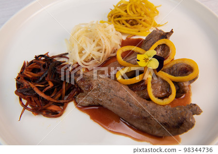 Recipe for duck aiguillettes with three-coloured turnips and orange caramel port sauce Recipe for duck aiguillettes with three-coloured turnips and orange caramel port sauce 98344736