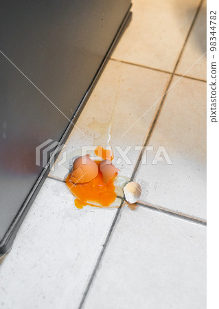 Raw egg which dropped and broke 98344782