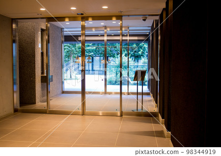 Entrance of condominium 98344919