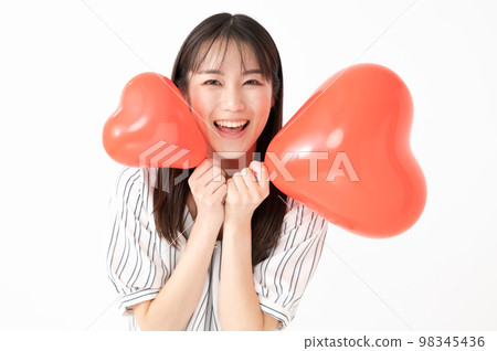 有心臟的婦女 有心臟的婦女 98345436
