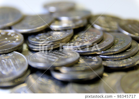 Accumulated 100 yen coin Accumulated 100 yen coin 98345717