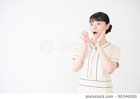 驚奇的審美和美容診所婦女 98346089