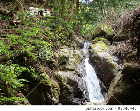 Hibita Shrine Sandan Falls 98346443