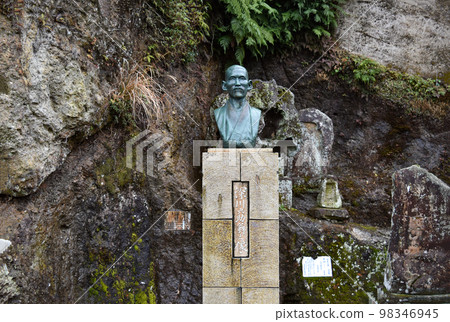 Fukagawa Rokusuke Monument at Suzan Shrine Fukagawa Rokusuke Monument at Suzan Shrine 98346945