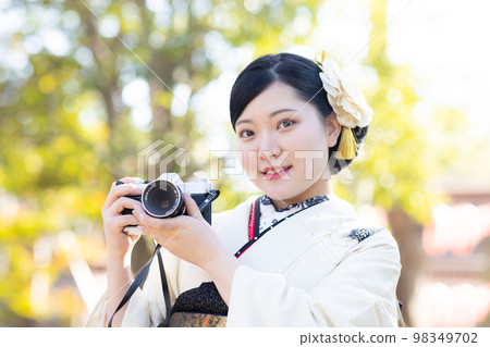 A 20-year-old woman wearing a furisode A 20-year-old woman wearing a furisode 98349702